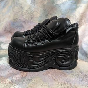 New in box Killstar Twilight trainers size 9